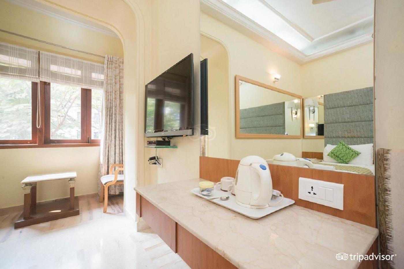 Regent Hotel Mumbai Exterior photo