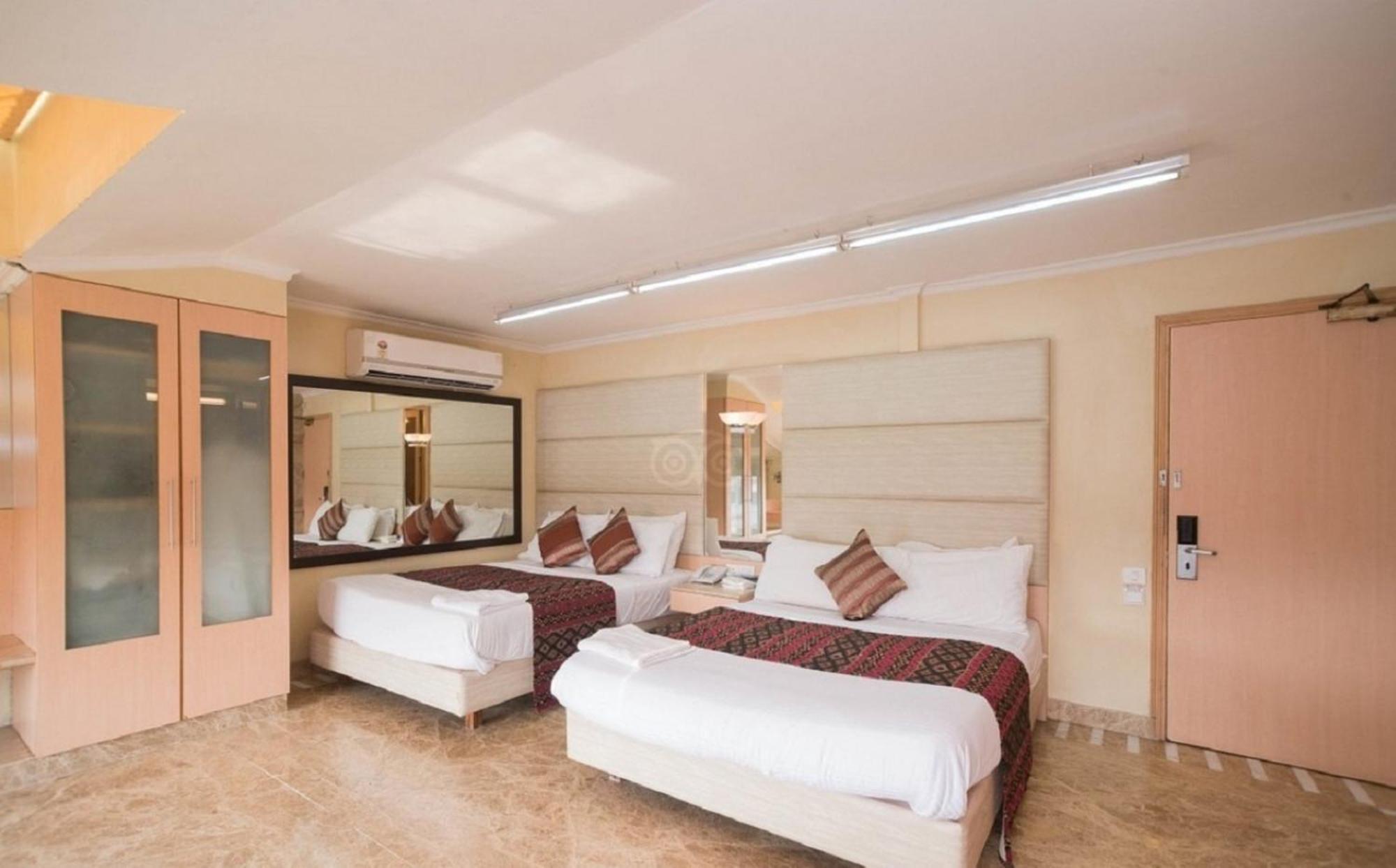 Regent Hotel Mumbai Exterior photo