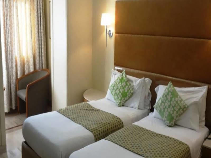 Regent Hotel Mumbai Exterior photo